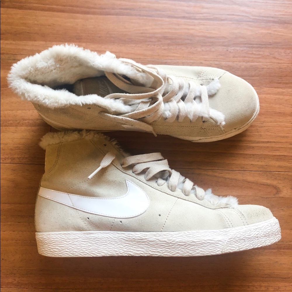 Perfect Condition Nikes for Fall